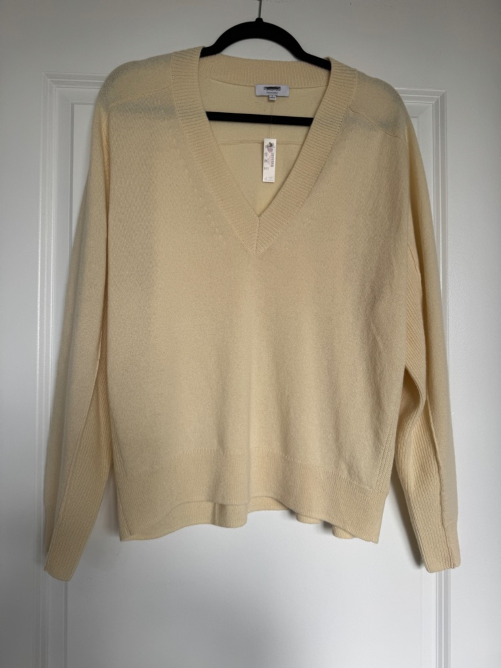 💐NWT! MADEWELL Women’s 100% Cashmere V-Neck Sweater in Butter Yellow, Size Large